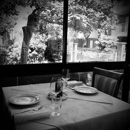Room In Bb - Hotel Villa Alexandra 30 Meters From The Sea Gasthuis